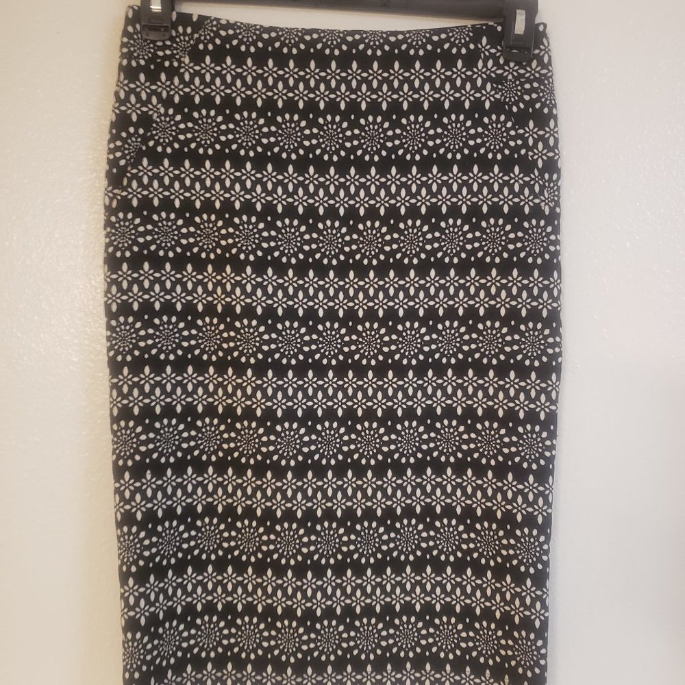 Black and white pencil skirt